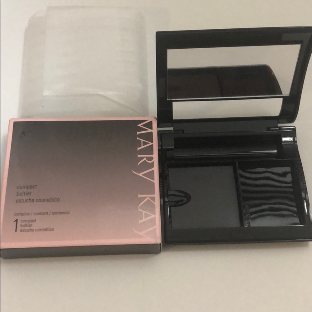 Mary Kay compact - Picture 2 of 2